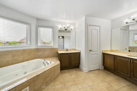31 Eiffel Boulevard, ON L6P 1V9