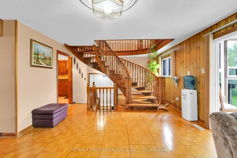 65 Strathburn Boulevard, ON M9M 2X8