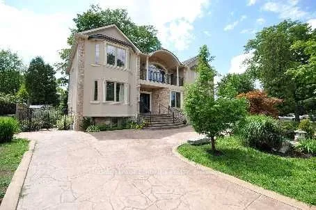 12 Pioneer Drive, ON L5M 1G9