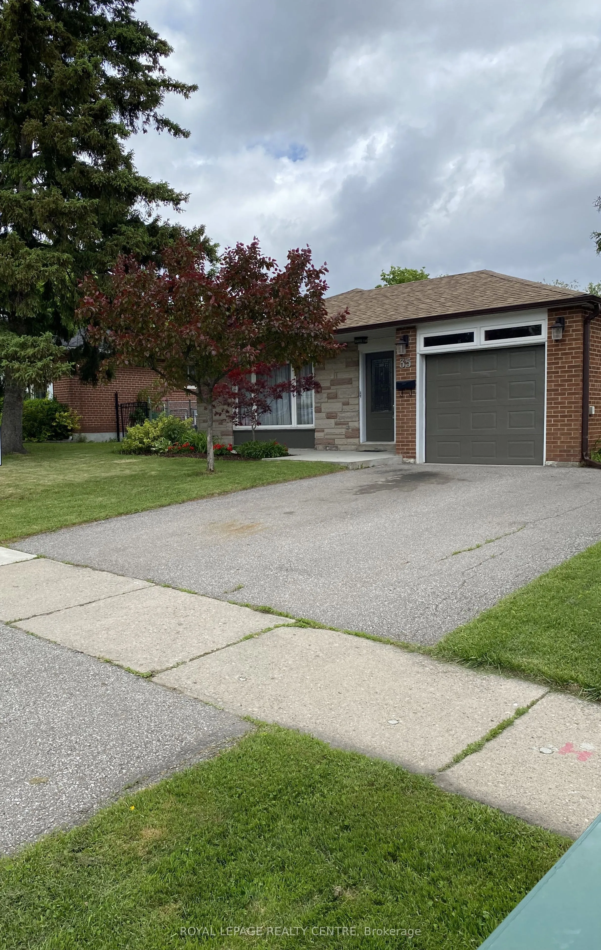 35 Aintree Crescent, ON L6T 2T2