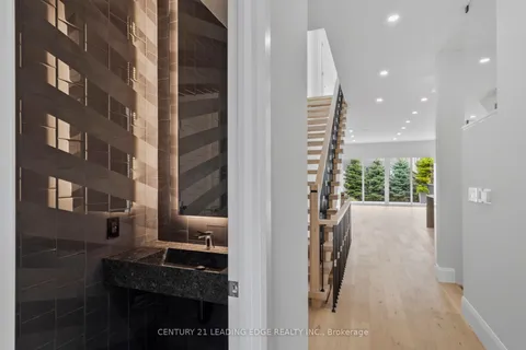 9A Briarwood Avenue, ON L5G 3N4