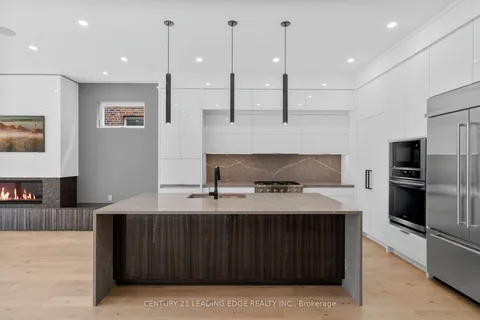 9A Briarwood Avenue, ON L5G 3N4