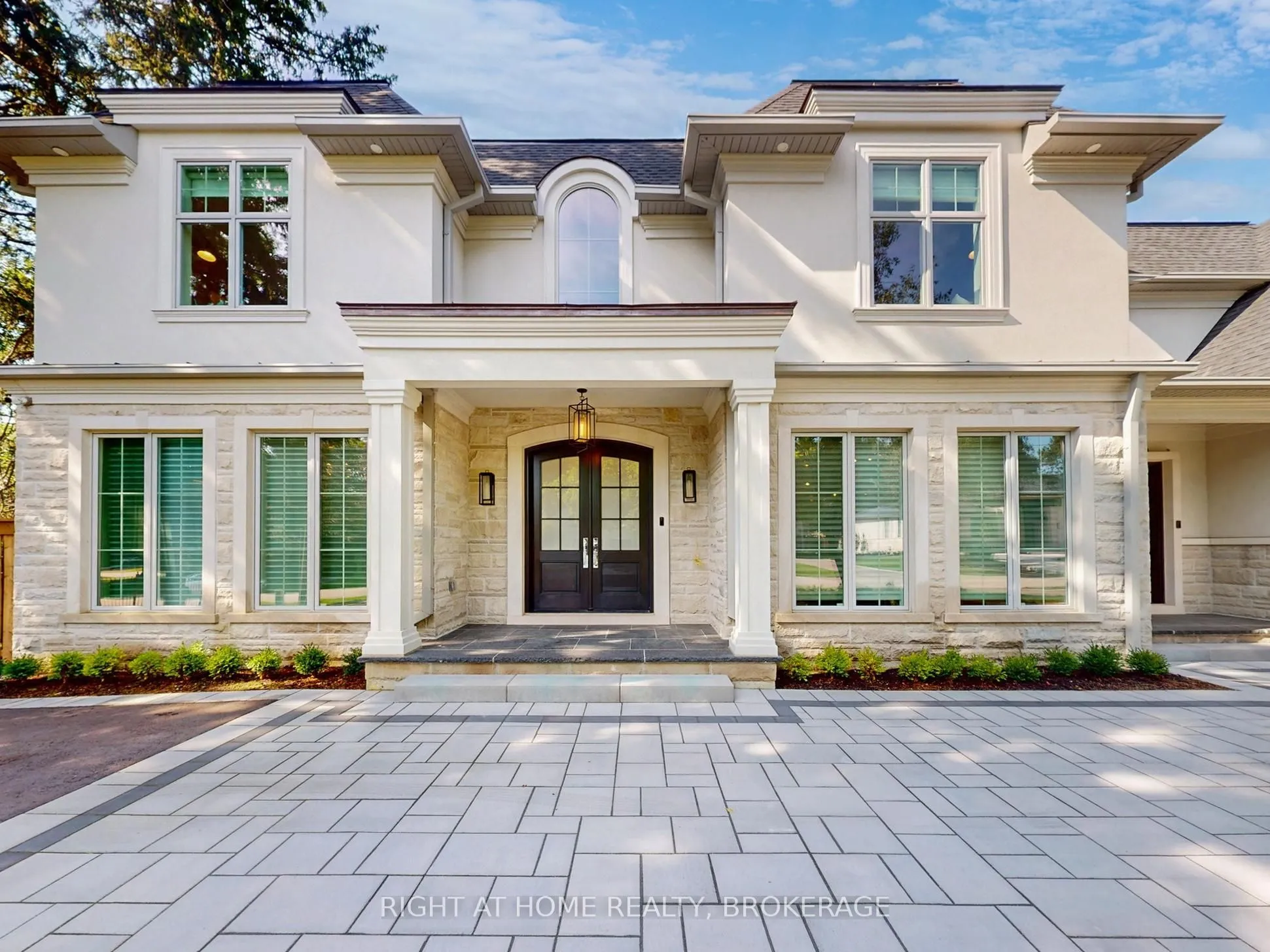 172 Burgundy Drive, ON L6J 4G1