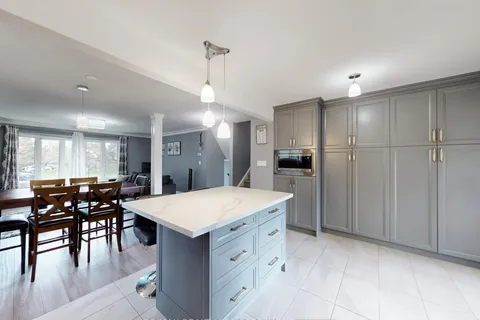 53 Geneva Crescent, Brampton, ON L6S 1K7