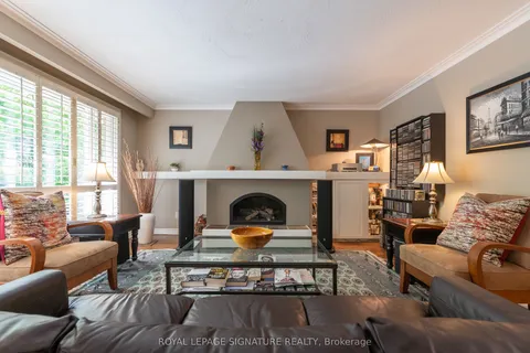 31 Norbert Crescent, Toronto, ON M9C 3J8