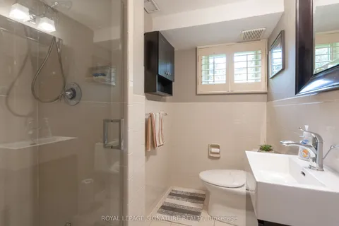 31 Norbert Crescent, Toronto, ON M9C 3J8