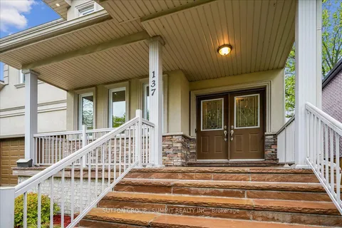 137 Eaglewood Boulevard, ON L5G 1V8