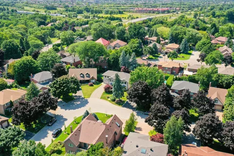 1816 Paddock Crescent, ON L5L 3E4