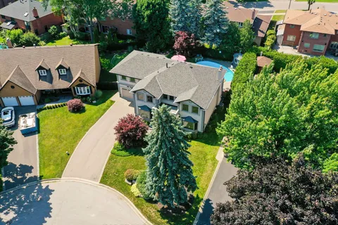 1816 Paddock Crescent, ON L5L 3E4
