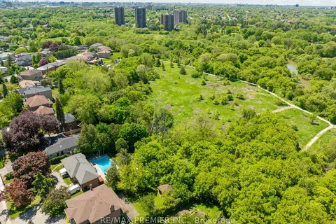 2934 Weston Road, ON M9M 2S7