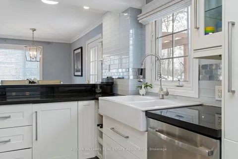 36 John Street, ON L5H 2E6