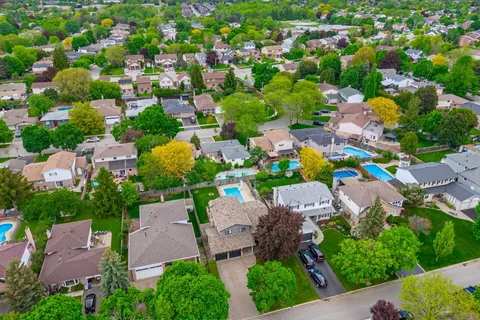 583 Moorelands Crescent, ON L9T 4B3