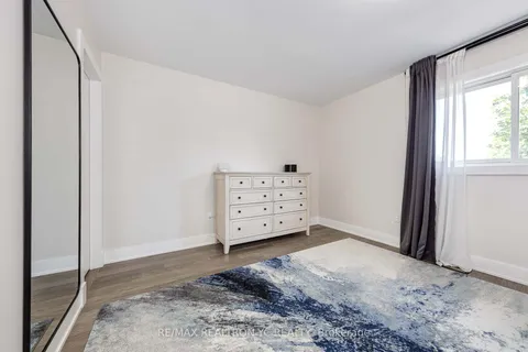 7042 Guildhall Court, ON L5N 6Y7