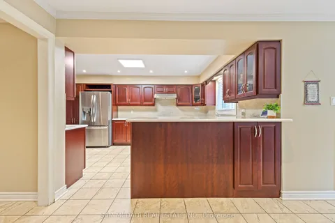 2492 Erin Centre Boulevard, ON L5M 5B2
