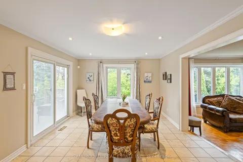 2492 Erin Centre Boulevard, ON L5M 5B2