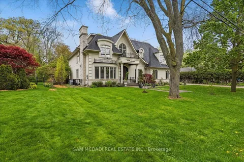 883 Parkland Avenue, ON L5H 3G6