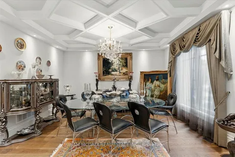 883 Parkland Avenue, ON L5H 3G6