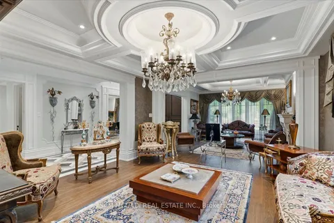 883 Parkland Avenue, ON L5H 3G6