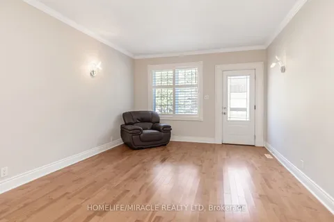 112 Troy Street, Mississauga, ON L5G 1S7