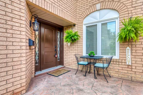 516 Ravenstone Court, ON L5R 3J4