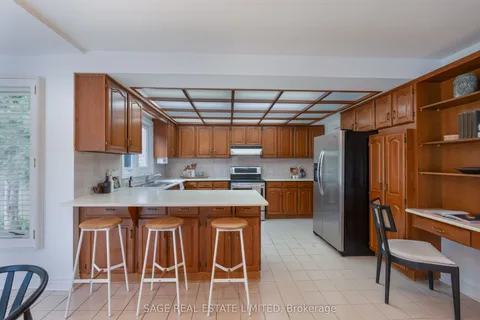 172 Burnhamthorpe Road, ON M9A 1H6