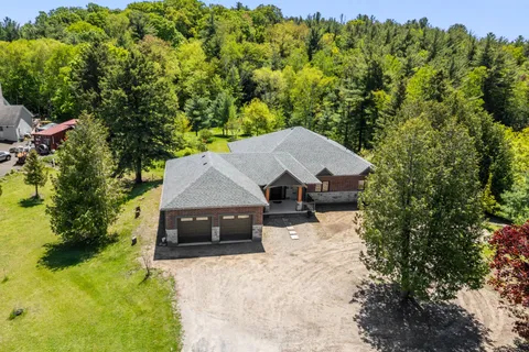 211 Pine Avenue, ON L7E 3S7