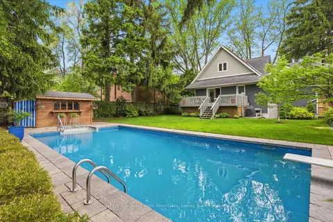 1611 Trotwood Avenue, Mississauga, ON L5G 3Z8