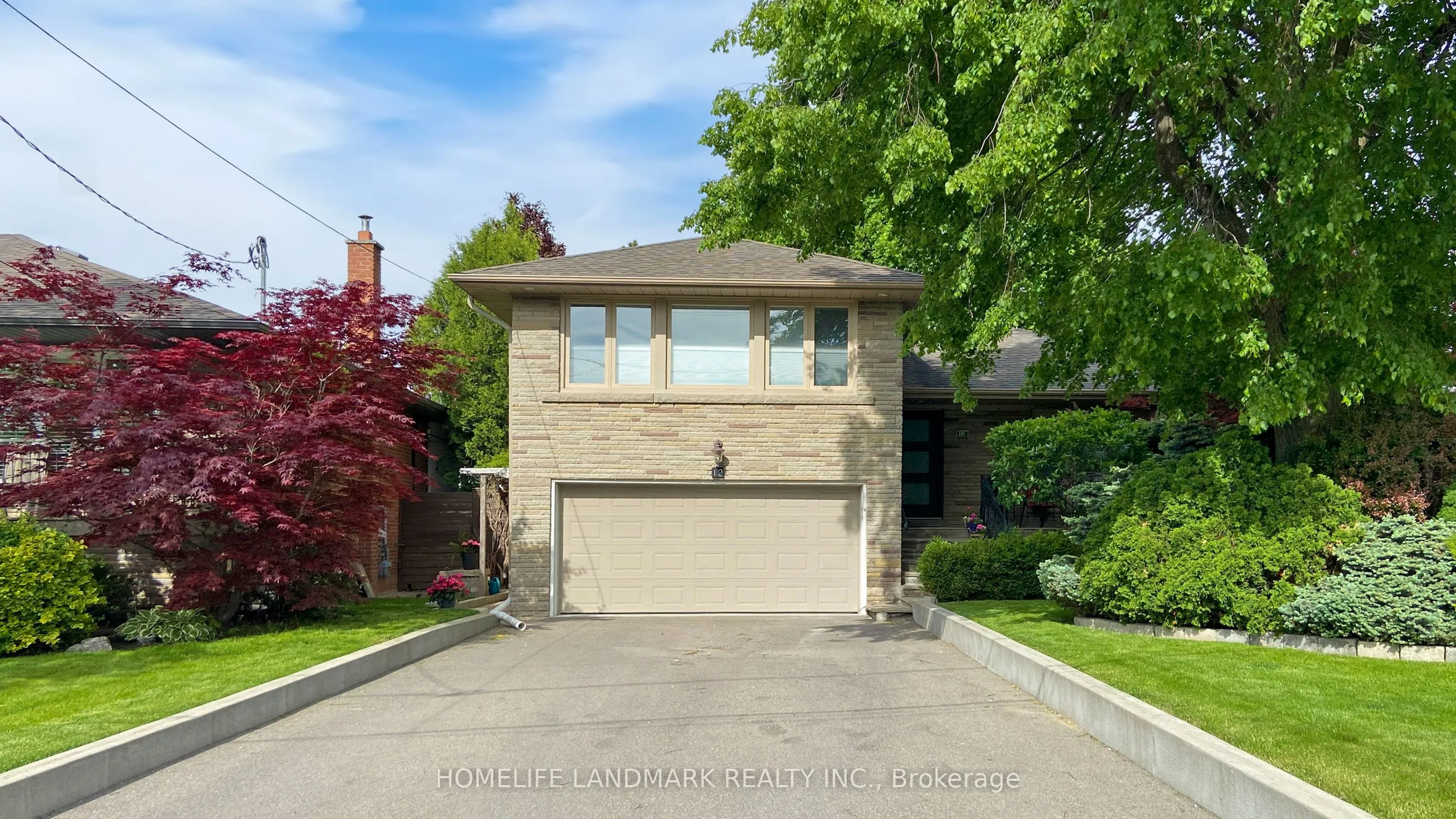 12 Carousel Court, ON M6B 3M1