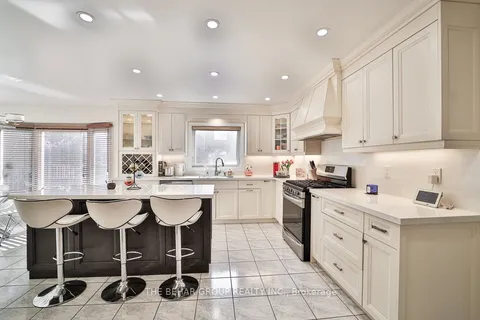 28 Ridelle Court, ON L6Z 4M2
