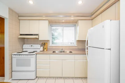 7124 Cadiz Crescent, ON L5N 1Y4