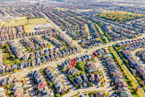 3838 Larisa Grove, ON L5M 7X9