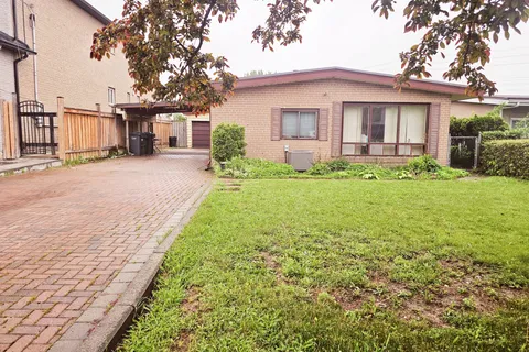 7496 Homeside Gardens, ON L4T 2A7