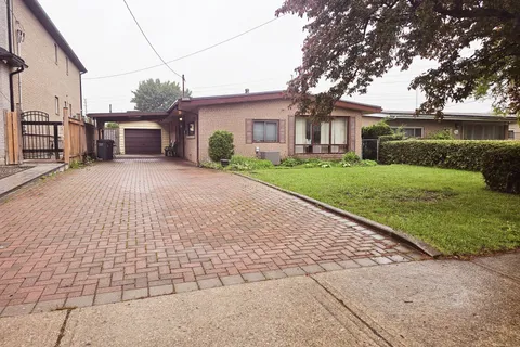 7496 Homeside Gardens, ON L4T 2A7