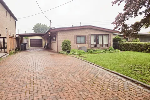 7496 Homeside Gardens, ON L4T 2A7