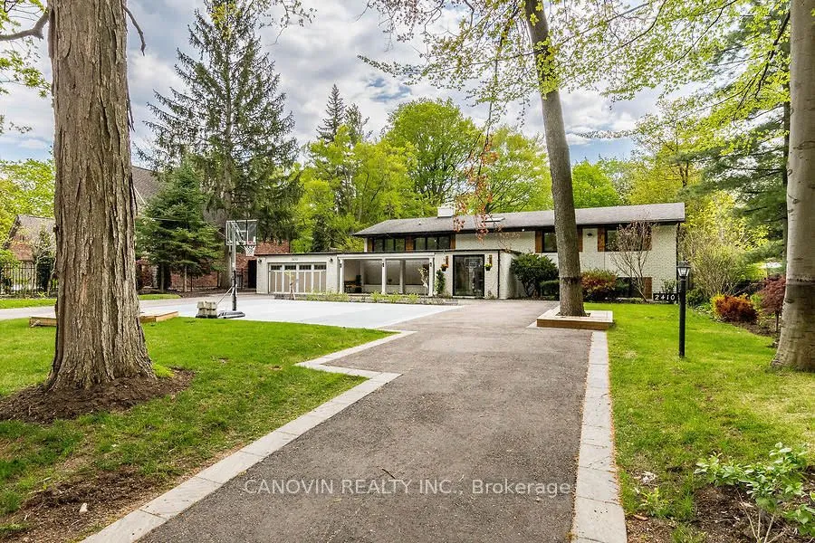 2410 Lionheart Crescent, ON L5K 1S3