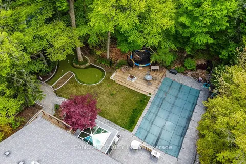 2410 Lionheart Crescent, ON L5K 1S3