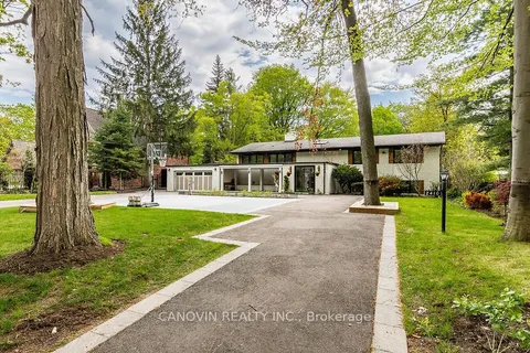 2410 Lionheart Crescent, ON L5K 1S3