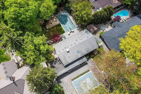 2410 Lionheart Crescent, ON L5K 1S3