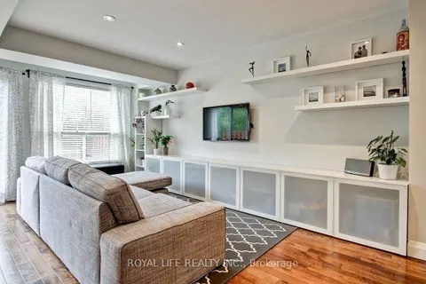 1070 Lindsay Drive, ON L6M 3B5