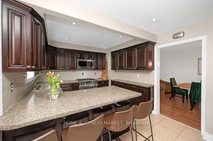 74 Rosebud Avenue, Brampton, ON L6X 2W5
