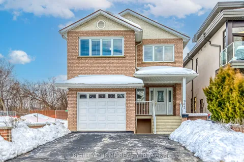 963 Hampton Crescent, ON L5G 4G7