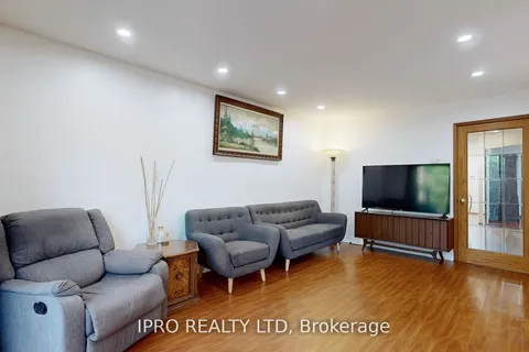 32 Dafoe Crescent, ON L6Y 2L2
