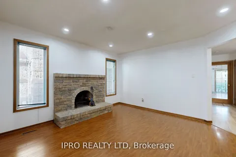 32 Dafoe Crescent, ON L6Y 2L2