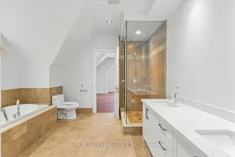 955 Albertson Crescent, ON L5H 3C6
