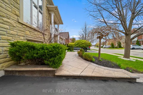 31 Saint Hubert Drive, ON L6P 1W1