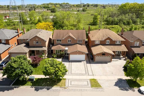 4424 Grassland Crescent, ON L5V 1E2
