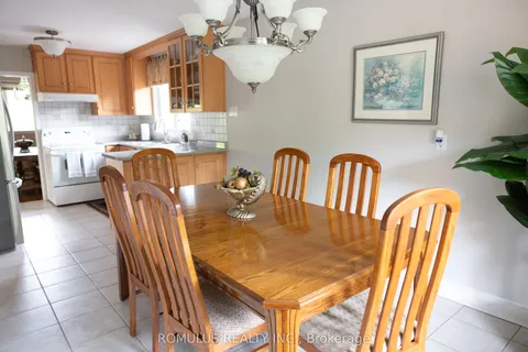 28 Eldorado Court, Toronto, ON M3J 1X1