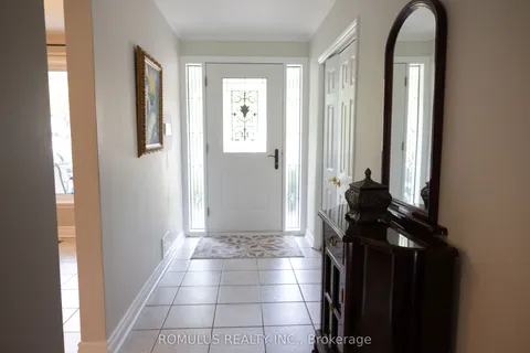 28 Eldorado Court, Toronto, ON M3J 1X1