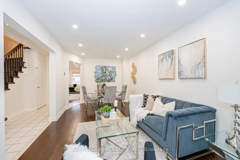 945 AppleCroft Circle, ON L5M 2G8