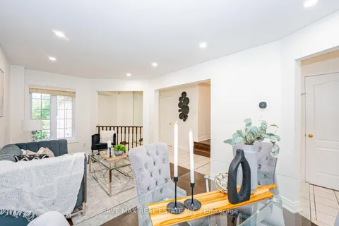 945 AppleCroft Circle, ON L5M 2G8